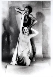 Martha Graham (1894-1991) és Bertram Ross (1920-2003) a "Visionary Recital" című előadásban, 1961. június 27. (zselatinos ezüstnyomat)
