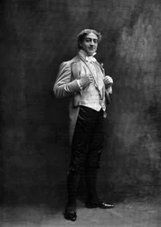 Max Dearly francia komikus (1874-1943) Tourillon szerepében a "Die Fledermaus" (A denevér) című operettben Párizsban, fényképe Cautin és Berger a "Le Theatre" című francia lapból 1904 májusában.