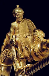 Nagyon fontos La Tene harcos fibula, részlet (arany) (lásd még: 1065822-6)