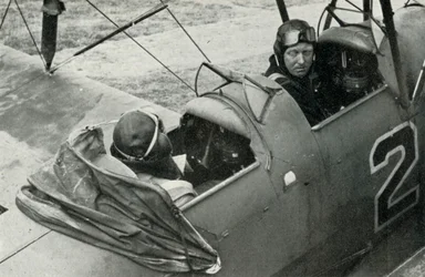A RAF pilóta repülni tanult a második világháború alatt, 1941.