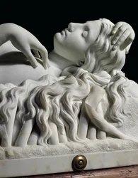 Rhodopis életnagyságú figurája a lábazaton, 1862