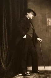 Sacha Guitry portréja 1885-1957, c. 1905.