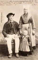 Régi képeslap/Plougastel Daoulas család/Bretagne/Franciaország