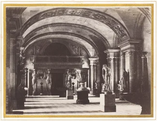 A kariatidák terme a Louvre Múzeumban