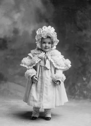 M. Brown, 1894 körül