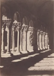 A Saint-Trophime-kolostor kerengőjének folyosója, Arles