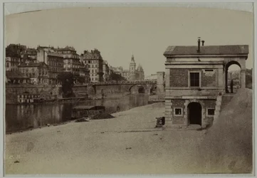 Vámpavilon, a Hôtel-de-Ville kikötője és a Conciergerie-vel rendelkező Cité-sziget, Párizs 4. kerülete.