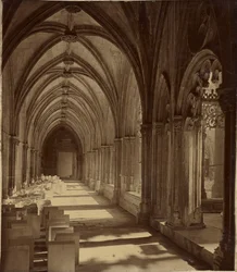 Boltozatos folyosó, Batalha