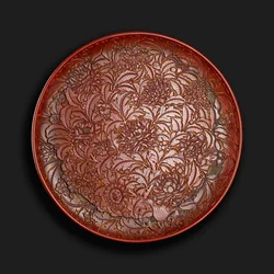 Faragott edény Xuande (1426-36) jelzéssel az alján, kínai (piros lakk a fán)
