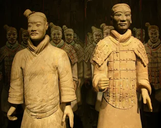 Qin Shihuang császár terrakotta hadserege (Kr. e. 260-210), Shaanxi Történeti Múzeum, Xian. Fényképezés, Leonard de Selva, 2006.