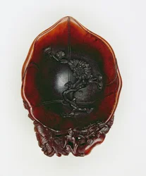 Libation csésze, Qianlong időszak 1736-95 (faragott orrszarvú szarv) (lásd: 142653-5 és 142692)