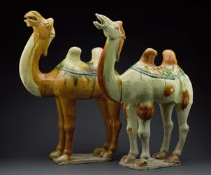 Két teve, Tang-dinasztia (618-907) (mázas cserép)