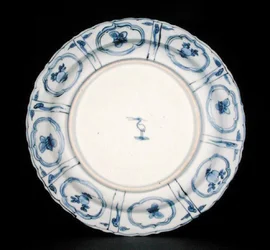 Kék-fehér kraaktányér alsó része, kócsagjegy, Wanli, 1595-1605 (porcelán) (lásd: 205990)