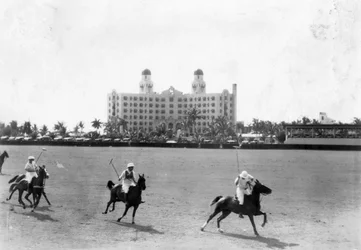 Pólómérkőzés a Nautilus Hotel előtt, Miami Beach, 1928. március 18