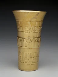 Kupa: madarak és fejek, 900-1100 (arany)