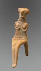 Ülő nő figurája, ie 1800