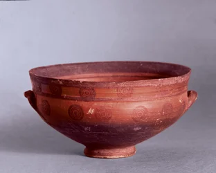 Tál, Kr.e. 1000-750 körül (agyagedény)