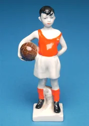 Dán fiú focilabdával (kerámia)