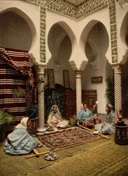 Mór nők arab szőnyegeket készítenek, Algír, Algéria, kb. 1899