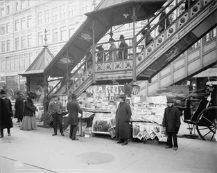 Jellegzetes járdai újságárusító stand New York Cityben, kb. 1903