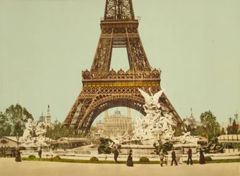 Eiffel-torony és szökőkút, Exposition Universelle, Párizs, Franciaország, 1900 körül