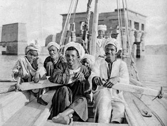 Berberin hajósok, elárasztott Philae szigete, Egyiptom, 1922