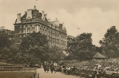 A Victoria Garden Villiers utcai része és a Cecil Hotel kilátása, 1935.