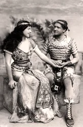 Ruth Vicent 1877-1955 és Roland Cunningham a 20. század eleji Amasis egyik jelenetében.