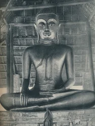 A központi szentély dicsősége a Wat Suthatban, Bangkok, 1935