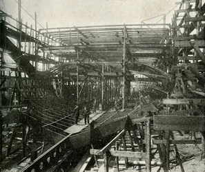Egy hadihajó építése: Egy első osztályú cirkáló folyamatban a Temzei Vasműben, 1897