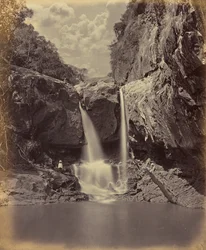 Alacsony vízesés. Coonoor Ghant