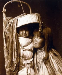 Apache lány és Papoose
