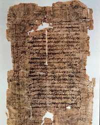 Egyiptomi ókor: feliratokkal borított papirusz. Kódex a Kr. e. 4. századból. Méretek: 17x28 cm. Alexandria, Egyiptom, Nemzeti Múzeum