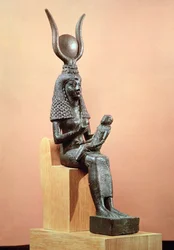 Ízisz szoptatja a csecsemő Hóruszt (bronz)