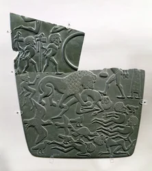 A csatatéri paletta, foglyokat és a csatában elesett áldozatokat ábrázol, utóbbiakat vadállatok falják fel, késő predinasztikus kor - 1. dinasztia, kb. Kr. e. 3100