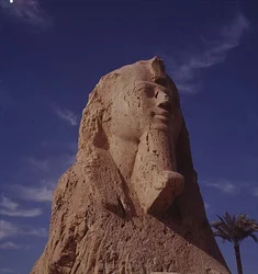 Alabástrom szfinx, Újbirodalom, valószínűleg II Amenhotep uralkodásának idejéből, i.e. 1450-1425 körül (lásd még 59239).