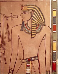 II. Amenhotep (Kr. e. 1427-1392) egy ankh-val az ajkához emelve, sírjának szarkofágkamrájából, Új Királyság (festett mészkő)