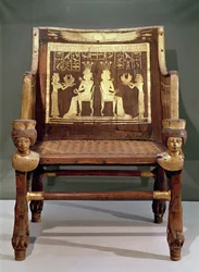 Szék, Satamon hercegnő, III. Amenophis lánya, Új Királyság, ie 1391-1353 körül (fa és aranyozott bronz)