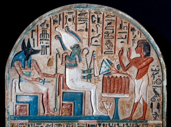 Egyiptomi antikvitás: Anubis, a halottak istensége, aki az élet kulcsát egy Ansee-kereszt (Ankh) alakjában tartja. Festett mészkő. A 18. dinasztia vége. Kr. e. 14. század. Torino, Egyiptomi múzeum - Egyiptom