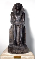 Egyiptomi antikvitás: Thutmosis (Tuthmosis vagy Thutmus) III. egyiptomi fáraót (Kr. e. 1504-1450 körül) ábrázoló bazanit szobor. 18. dinasztia. Thébaiból. Torino, Egyiptomi Múzeum