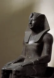 Egyiptomi ókor: III. Thutmosis (Tuthmosis vagy Thutmus) uralkodót (Kr. e. 1479-1425), az egyiptomi fáraót ábrázoló basanit szobra. Homályos. 192 cm. 18. dinasztia. Torino, egyiptomi múzeum