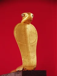 Netjer-Ankh kobra figurája Tutanhamon sírjából (Kr. e. 1370-1352) Új Királyság (aranyozott fa)