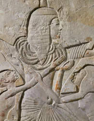 Horemheb gyermekekkel és tisztviselőkkel (dombormű)