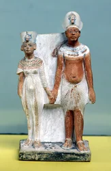 IV. Amenhotep (Ehnaton) és Nofertiti szobrocskája Tell el-Amarnából, Amarna-kor, Újbirodalom, Kr. e. 1353-1337