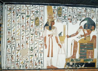 A Halottak könyvének 94. fejezete, Nefertari Thot isten, az íbiszfejű írnok előtt áll, freskó, északi fal, keleti oldalkamra, Nefertari sírja (QV66), Királynők völgye, Théba. Egyiptomi civilizáció, Újbirodalom, XIX. dinasztia.