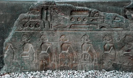 Egyiptomi antikvitás: a II. Ramszesz fáraó (Kr. e. 1292-1186) által meghódított területek emblémáit díszítő dombormű részlete. Luxor temploma. East Bank (Théba), Egyiptom