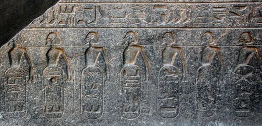 Egyiptomi antikvitás: a II. Ramszesz fáraó (Kr. e. 1292-1186) által meghódított területek emblémáit díszítő dombormű részlete. Luxor temploma. East Bank (Théba), Egyiptom