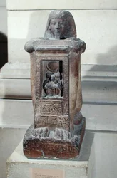 Kha írástudó naofór szobra, Thot istennel a naoszban, Újbirodalom, Kr.e. 1279-1212 körül (kvarcit)