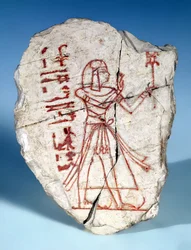 Ostrakon férfi figurával, Deir El-Medinából (festett mészkő)