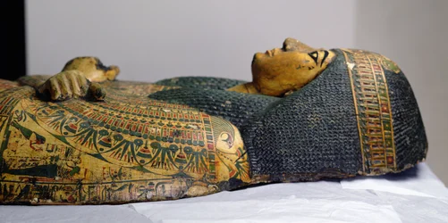Részlet Nesyamun múmiája külső koporsófedeléről, amelyet valószínűleg Deir El-Bahriban, Új Királyságban találtak, ie 1100 körül (festett fa)